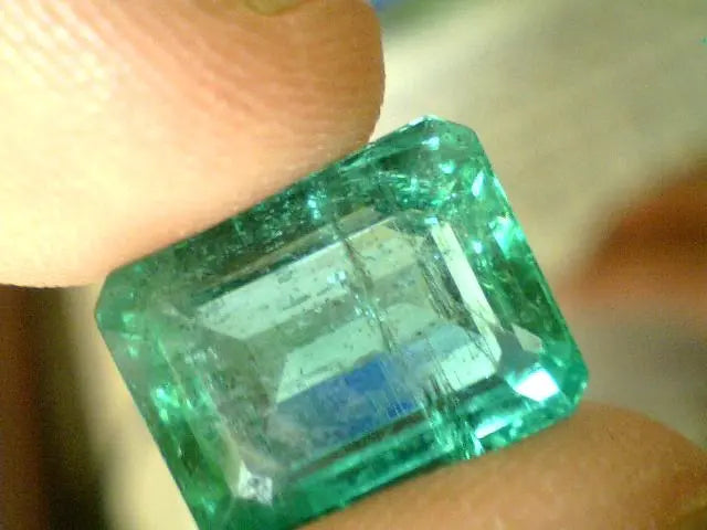 7.04 Ct Top Grade Natural Untreated Zambian Emerald Gemstone