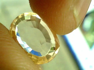 4 CARAT UNHEATED UNTREATED NATURAL YELLOW SAPPHIRE FROM CEYLON