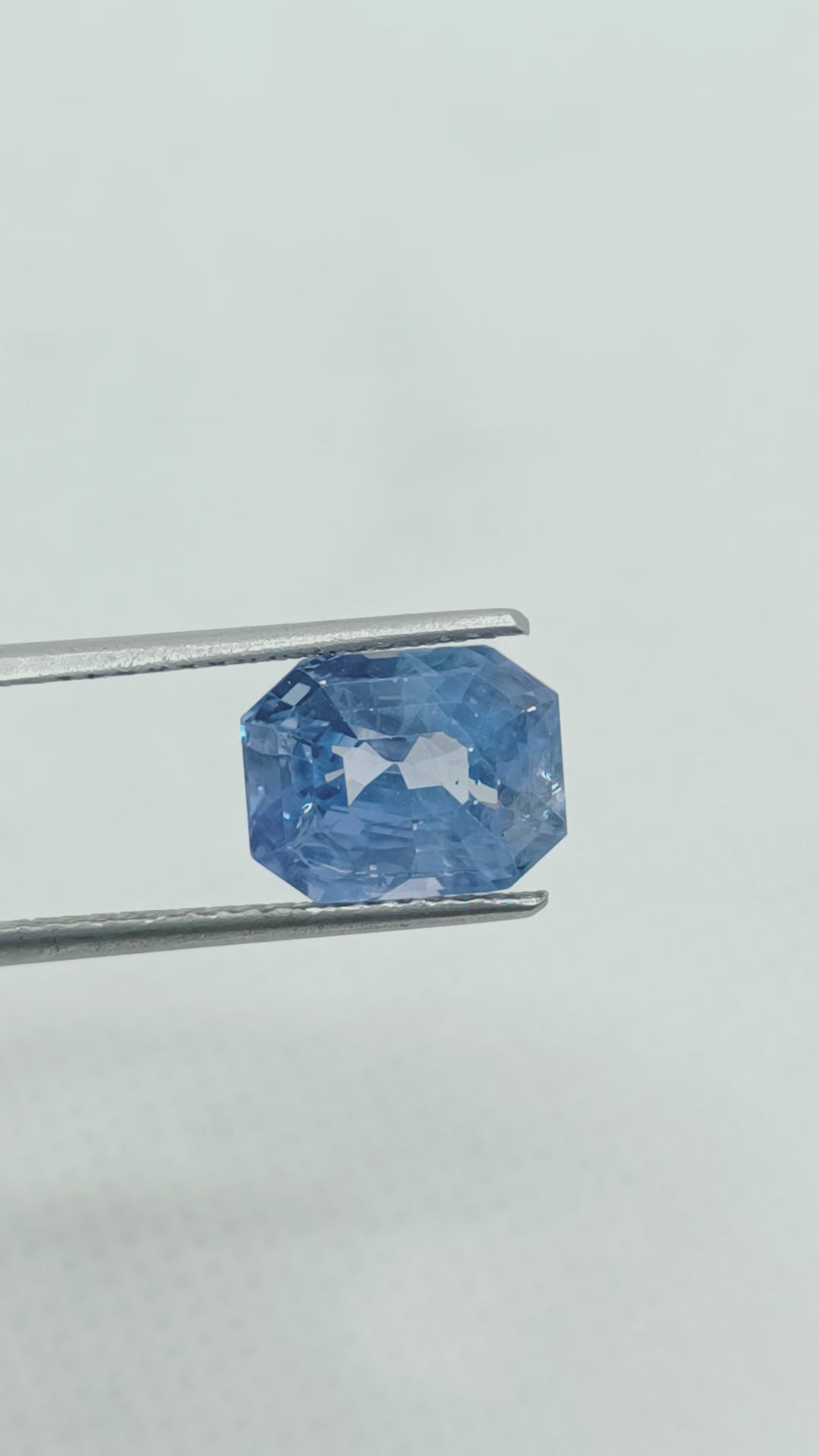 6.87 Ct IGI Certified Unheated Untreated Natural Ceylon Blue Sapphire AA