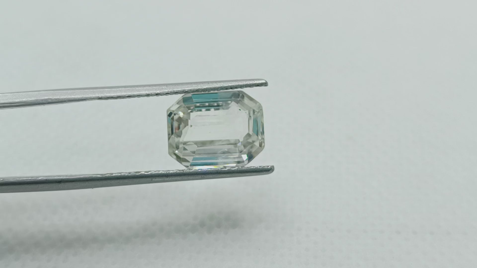 6.26 Ct GII Certified Unheated Untreated Natural White Sapphire Gemstone AAA