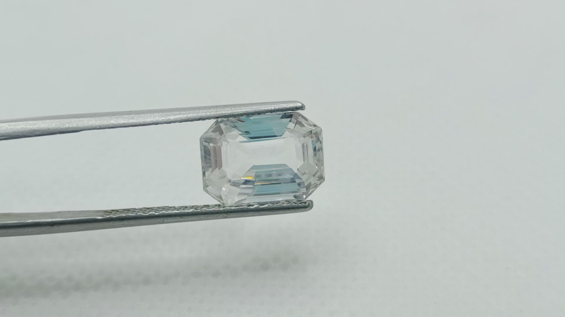 5.84 Ct IGI Certified Unheated Untreated Natural Ceylon White Sapphire AAAA