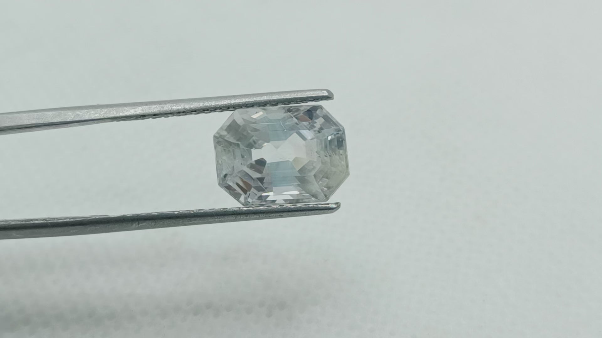 6.58 Ct IGI Certified Unheated Untreated Natural Ceylon White Sapphire