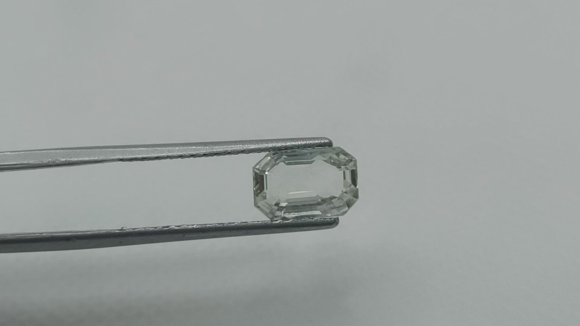 Saphir blanc naturel de qualité supérieure non chauffé non traité certifié IGI de 2,76 carats