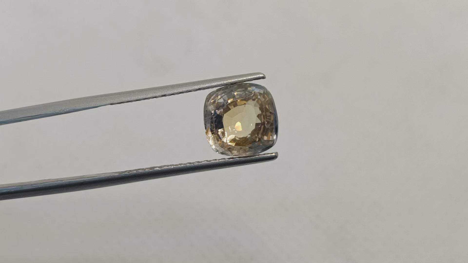 5.22 Ct Pitambari Pukhraj | Natural Yellow Blue Sapphire Unheated